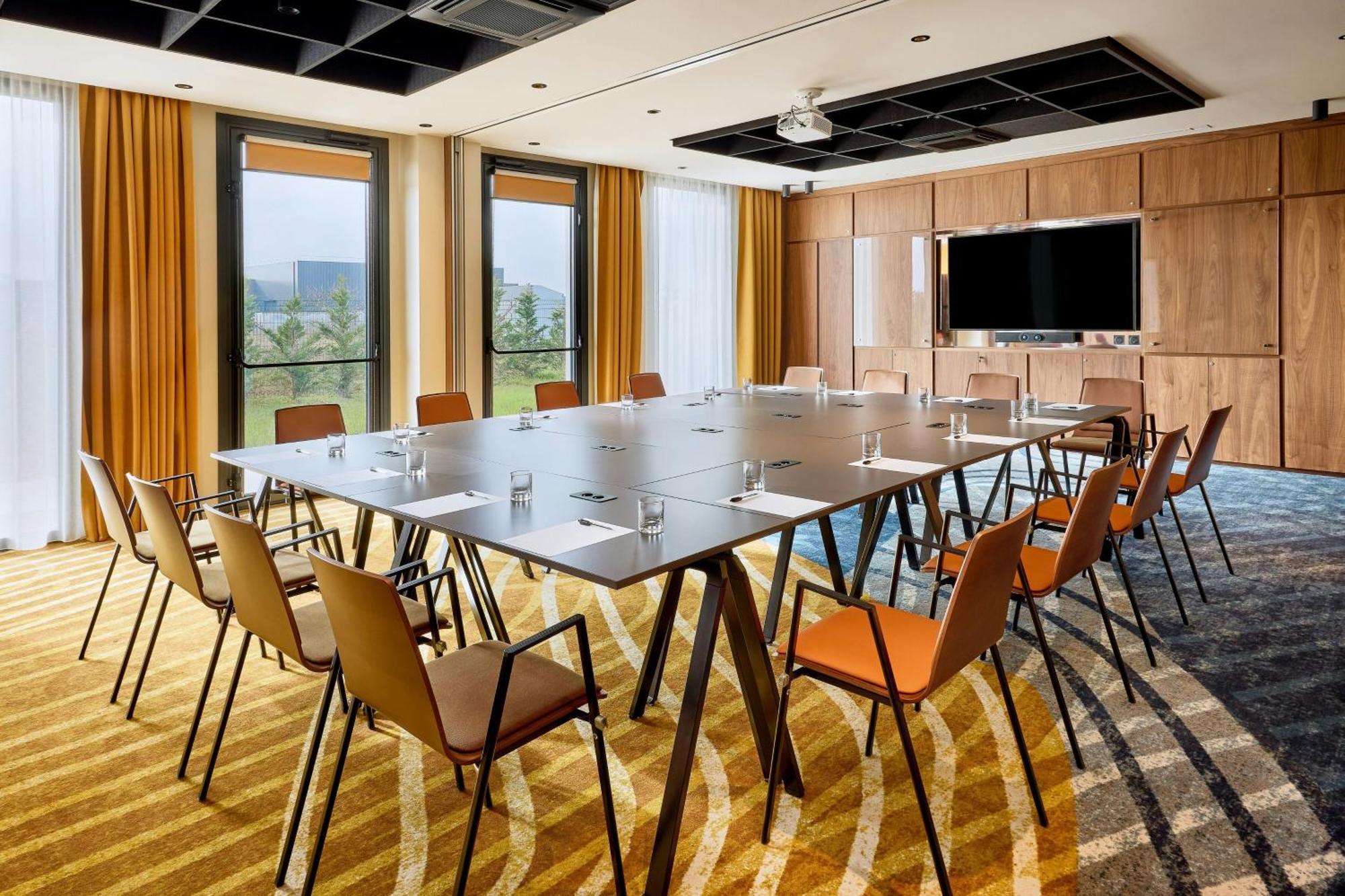 Courtyard By Marriott Lyon Eurexpo Stadium 热纳 外观 照片